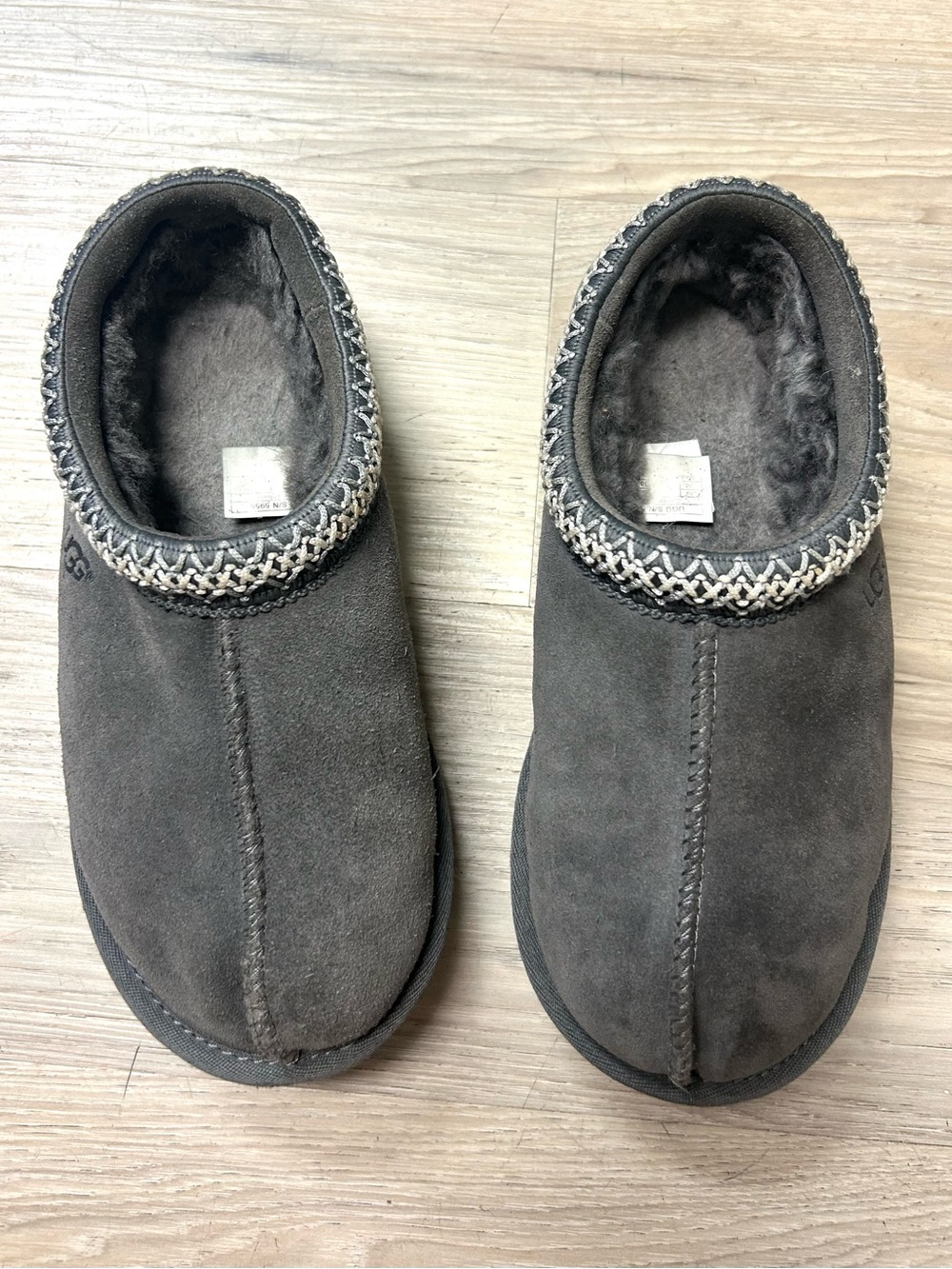 UGG Tasman Slippers Women Sz 7 Gray Suede Sheepskin Slip On Cozy Comfort - Picture 4 of 13